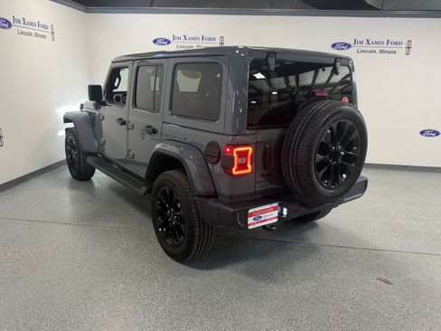 Used 2025 Jeep Wrangler Unlimited Sahara AWD/4WD image 30