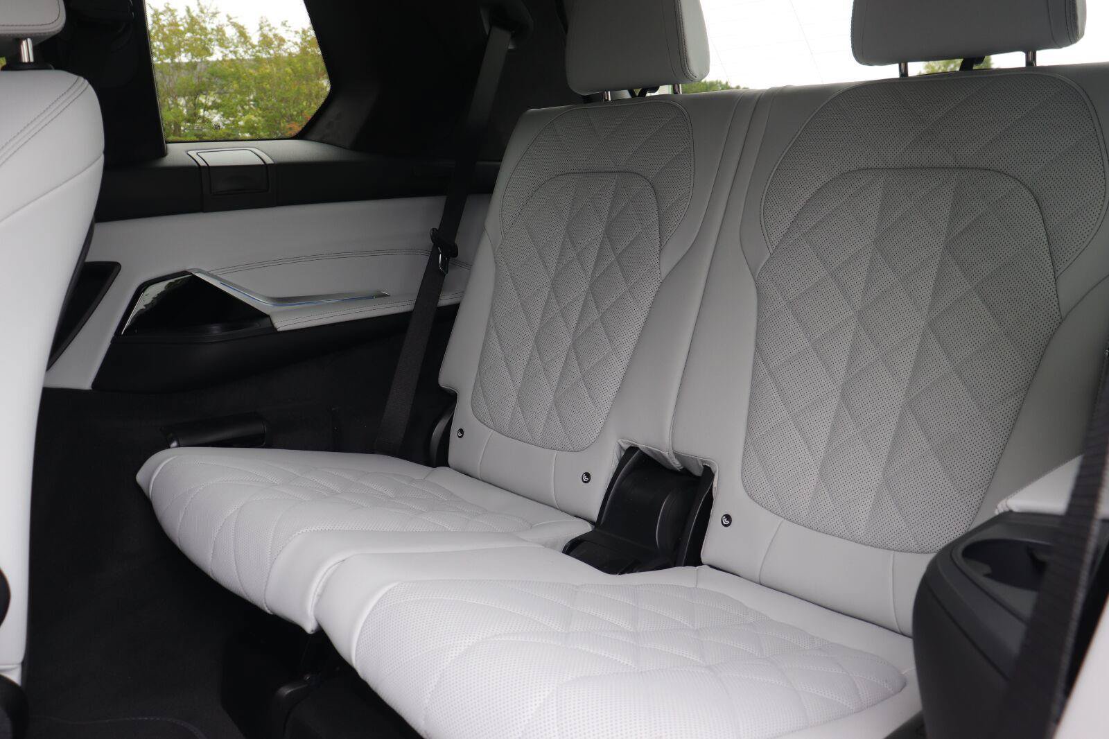 Used 2027 BMW X7 xDrive40i w/ Premium Package AWD/4WD image 15