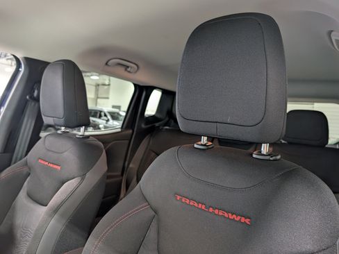 Used 2021 Jeep Renegade Trailhawk image 11