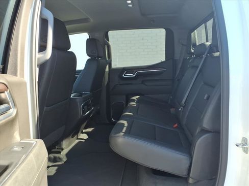 Used 2024 GMC Sierra 1500 SLT image 13