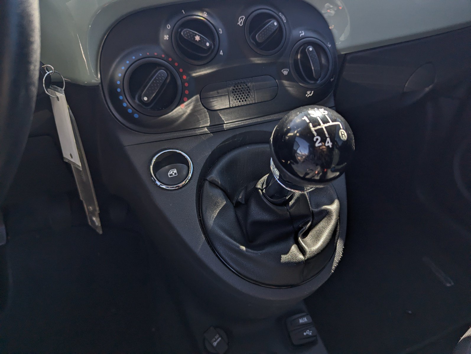Used 2015 FIAT 500 Pop FWD image 11