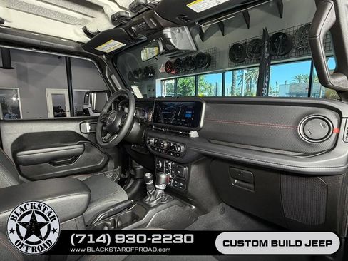 Used 2025 Jeep Wrangler Unlimited Rubicon AWD/4WD image 19