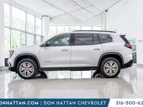 Used 2024 GMC Acadia Elevation FWD image 2
