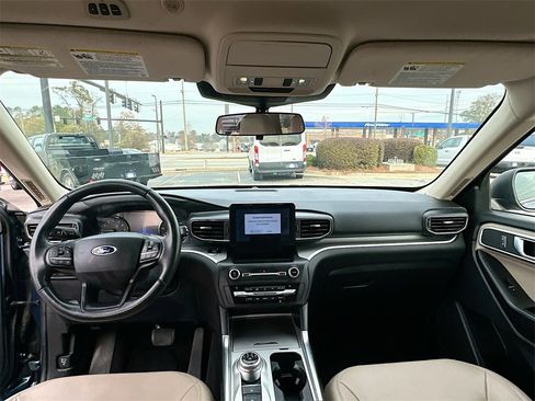 Certified 2020 Ford Explorer XLT w/ Equipment Group 202A image 3