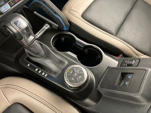 Used 2023 Ford Bronco Wildtrak image 27