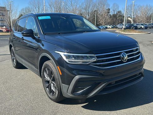 Certified 2024 Volkswagen Tiguan SE w/ Panoramic Sunroof Package image 10