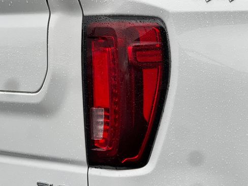 Used 2024 GMC Sierra 1500 SLT image 48