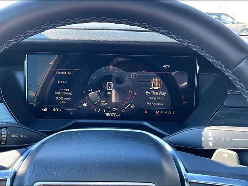 Used 2025 GMC Acadia Elevation image 13