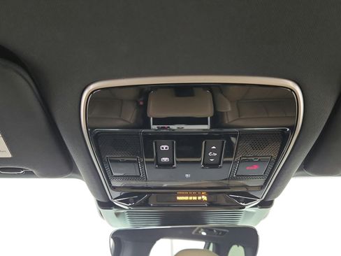 Used 2025 Land Rover Range Rover Long Wheelbase SE AWD/4WD image 24