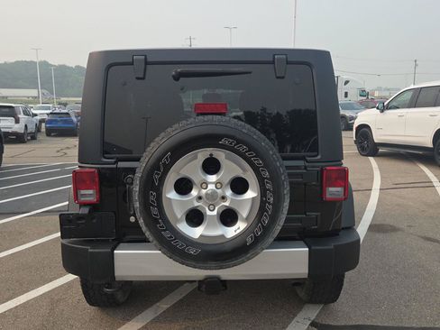 Used 2015 Jeep Wrangler Unlimited Sahara w/ Connectivity Group AWD/4WD image 4