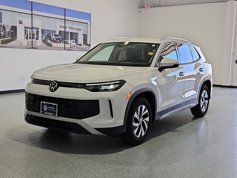 Certified 2025 Volkswagen Tiguan S FWD image 4