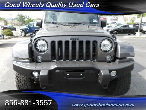 Used 2017 Jeep Wrangler Unlimited Sahara AWD/4WD image 2