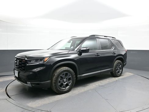 Certified 2023 Honda Pilot TrailSport image 10
