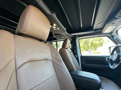 Used 2022 Jeep Wrangler Unlimited Sahara AWD/4WD image 21