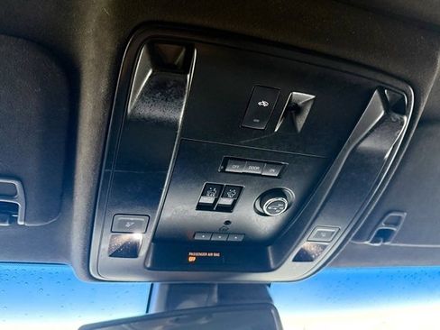 Used 2015 Cadillac Escalade Platinum image 19