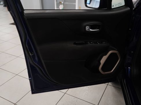 Used 2017 Jeep Renegade Latitude w/ Cold Weather Group AWD/4WD image 5