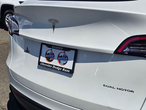 Used 2024 Tesla Model Y Long Range AWD/4WD image 14