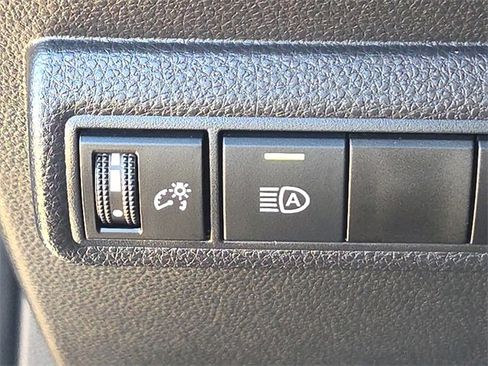 Used 2025 Toyota Corolla SE image 25