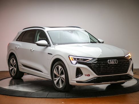 Certified 2024 Audi Q8 e-tron Premium AWD/4WD image 6