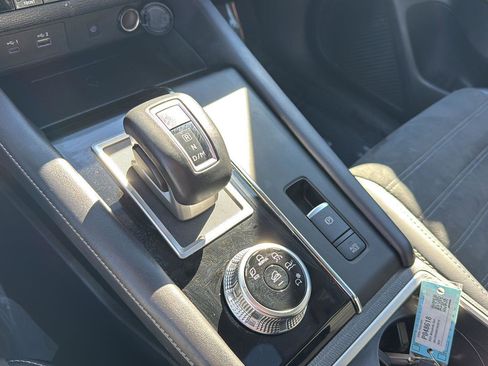 Used 2024 Mitsubishi Outlander SE Black Edition image 25