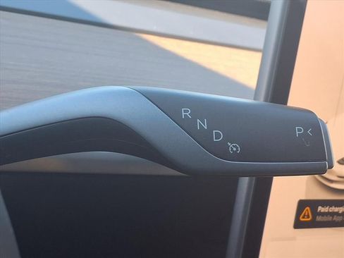 Used 2023 Tesla Model 3 Standard Range image 14