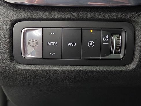 Used 2025 GMC Acadia Elevation image 28