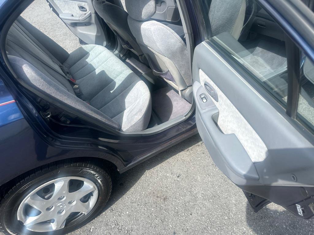 Used 2005 Hyundai Elantra GLS FWD image 21