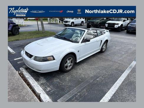 Used 2004 Ford Mustang Convertible RWD image 1