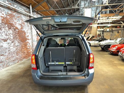 Used 2012 Kia Sedona EX FWD image 79