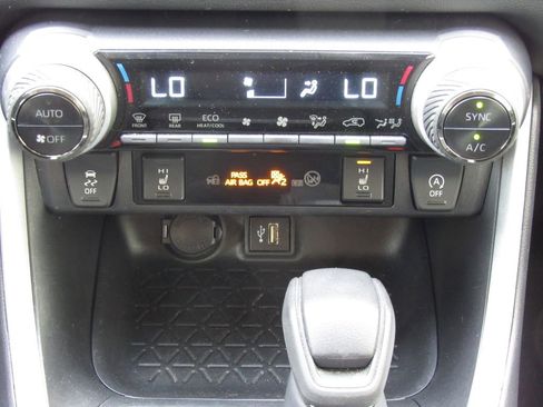 Used 2024 Toyota RAV4 XLE w/ Convenience Package image 29