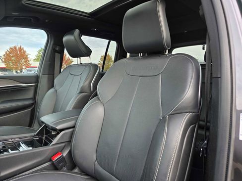 Used 2023 Jeep Grand Cherokee Overland w/ Luxury Tech Group IV image 26