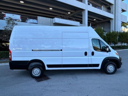 Used 2025 RAM ProMaster 3500 w/ Convenience Group image 4