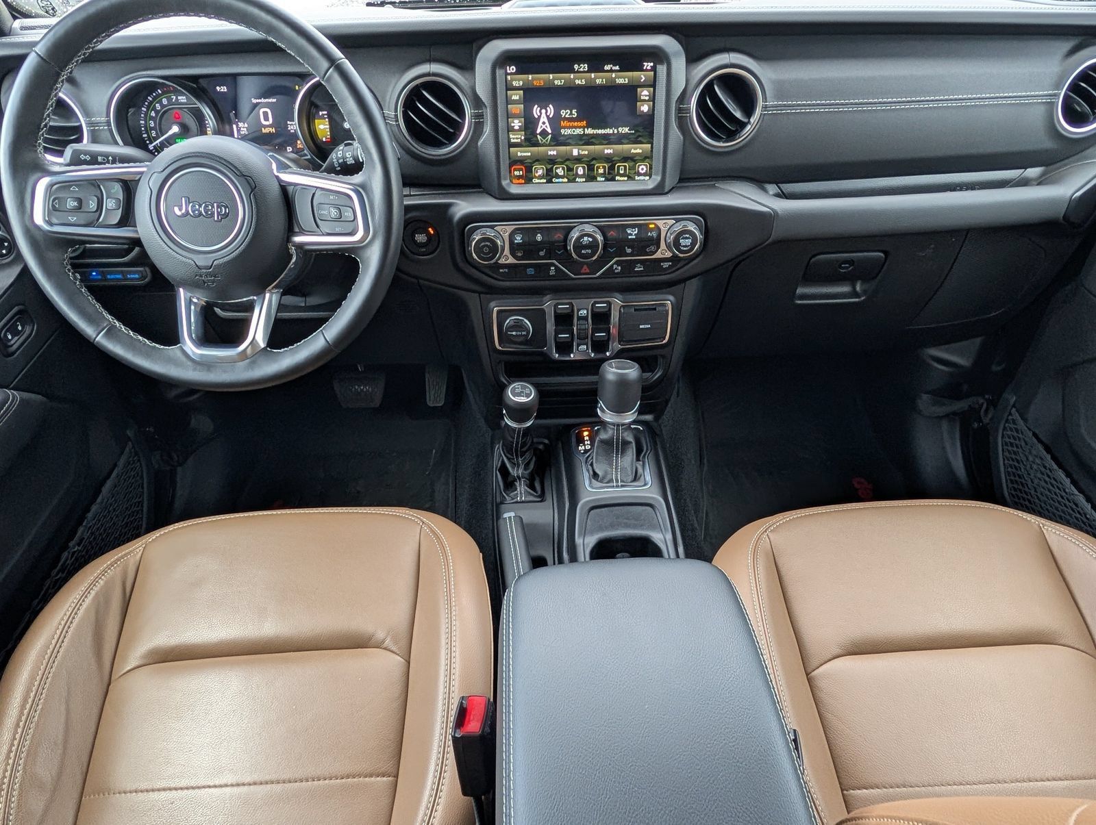 Used 2022 Jeep Wrangler Unlimited Sahara w/ Cold Weather Group AWD/4WD image 21
