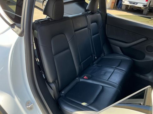 Used 2022 Tesla Model Y Long Range image 20