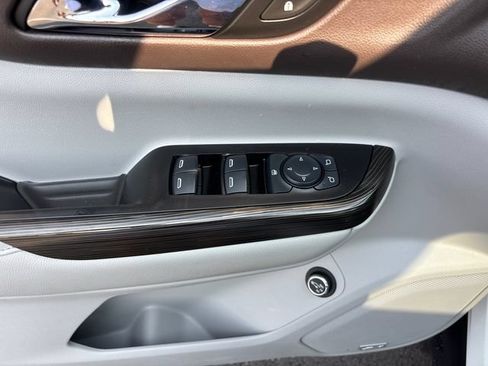 Used 2017 GMC Acadia SLT FWD image 17
