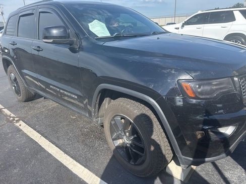 Used 2019 Jeep Grand Cherokee Limited w/ Luxury Group II AWD/4WD image 3