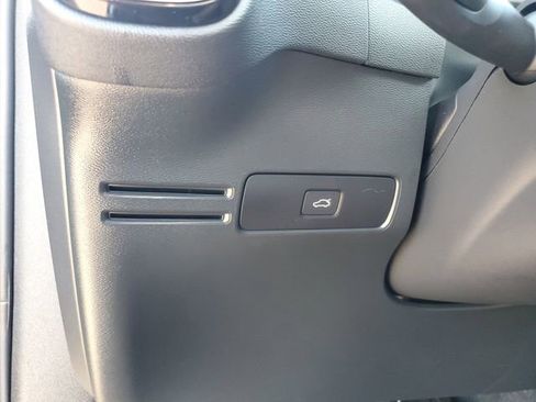 Used 2026 Volvo XC40 B5 Plus AWD/4WD image 28