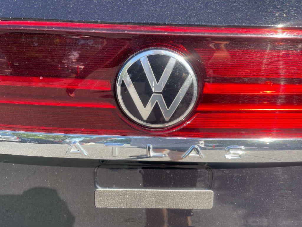 Used 2025 Volkswagen Atlas SE AWD/4WD image 14