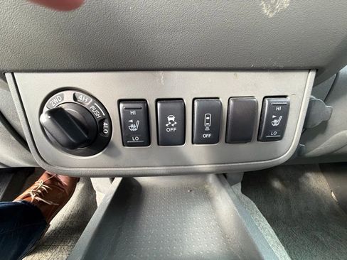 Used 2013 Nissan Frontier SL image 19