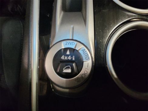 Used 2015 Nissan Pathfinder SV image 23