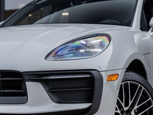 New 2026 Porsche Macan image 16