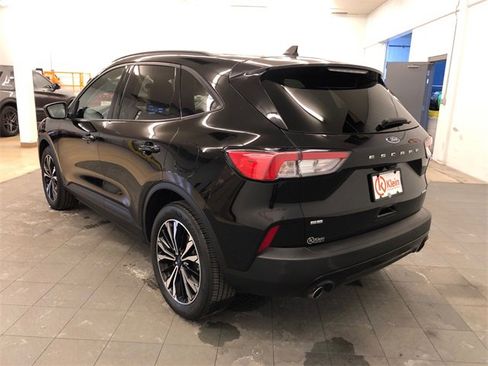 Used 2022 Ford Escape SE w/ SE Sport Appearance Package image 6