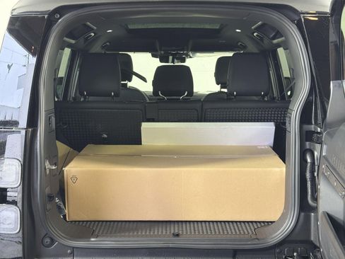 New 2026 Land Rover Defender 110 X-Dynamic SE image 29