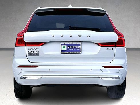 Certified 2023 Volvo XC60 B6 Ultimate w/ Climate Package image 5