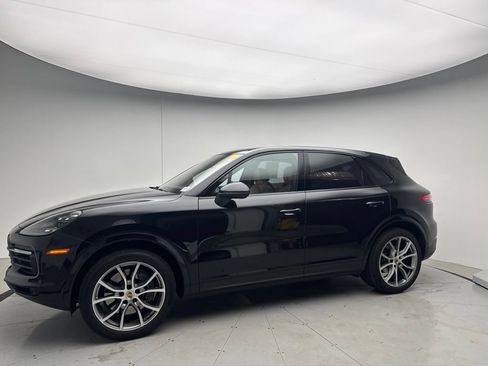 Certified 2022 Porsche Cayenne Platinum Edition AWD/4WD image 2
