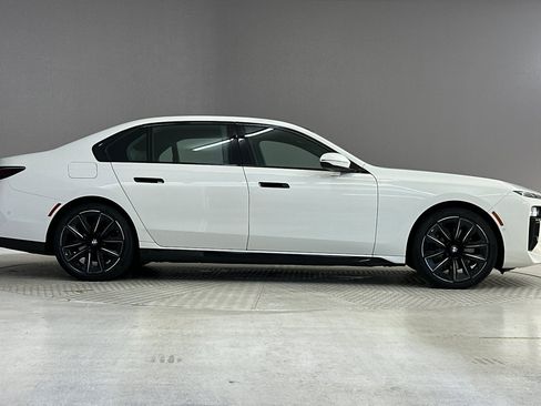 Used 2023 BMW 740i RWD image 8