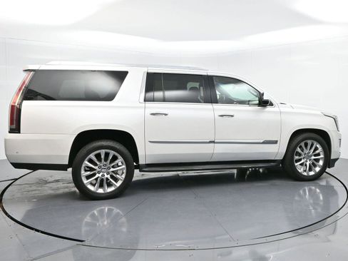 Used 2017 Cadillac Escalade ESV Luxury image 8