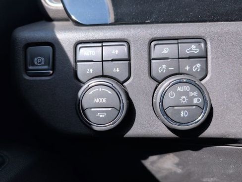Used 2024 Chevrolet Silverado 1500 LTZ w/ LTZ Convenience Package II AWD/4WD image 30