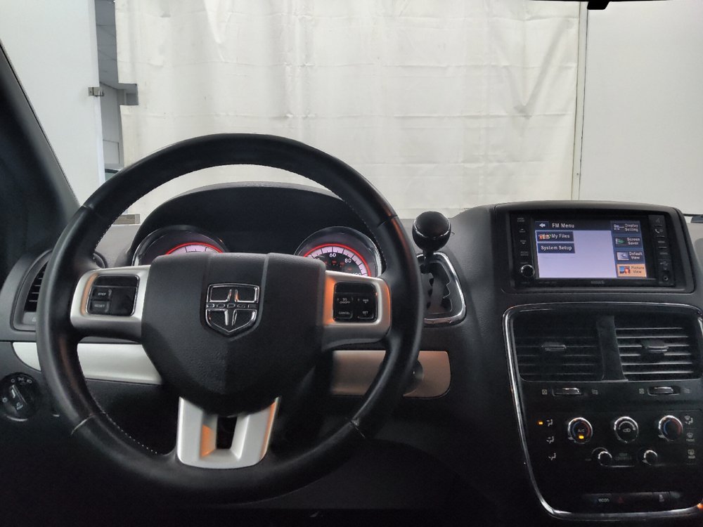 Used 2016 Dodge Grand Caravan SXT FWD image 22