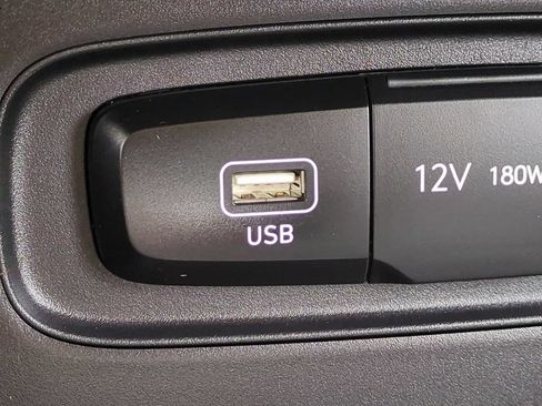 Used 2025 Hyundai Venue SEL FWD image 22